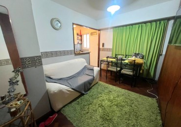 Montevideo 1500, departamento monoambiente dividido. 8vo piso.