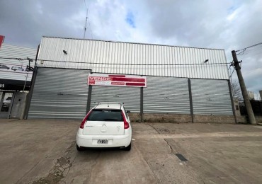 GALPON OV. LAGOS 6700 - CON LOCAL COMERCIAL EN ESQUINA 