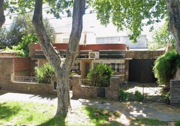 Baigorria, casa dos dormitorios, cochera. Saenz 300