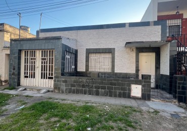 Barra 300, casa dos dormitorios, living comedor, cocina, patio.