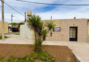 Amenabar 3200, casa de dos dormitorios, y patio con ingreso para vehiculo. 