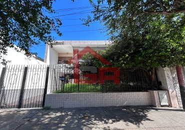 Casa Dr Rivas 1600, 3 dormitoriorios, galeria, patio amplio, cochera.