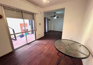 Jujuy 1900. Retasada, Propiedad de pasillo, Duplex 2 dormitorios con Terraza exclusiva