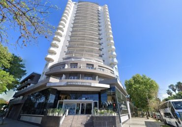 Av Rondeau 100, Hotel Mercure, una habitacion, piso 15, vista plena, excelente calidad. 